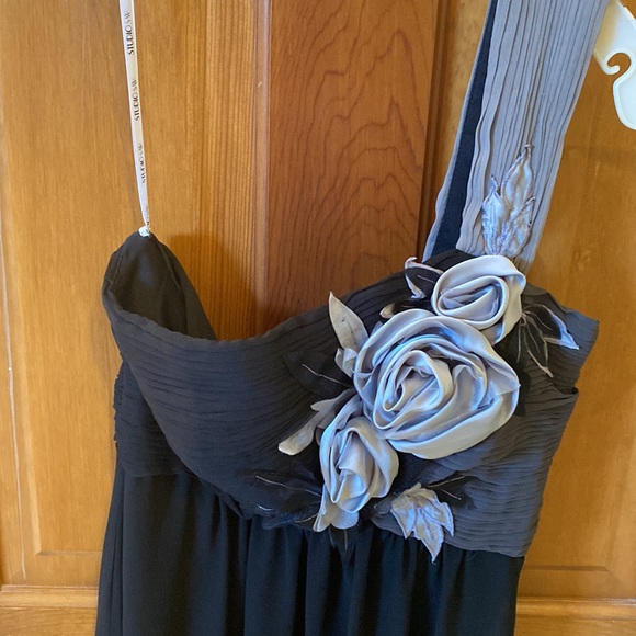 Sue Wong Size 2 black with grey flowers . Great wedding/night out - Picture 2 of 7